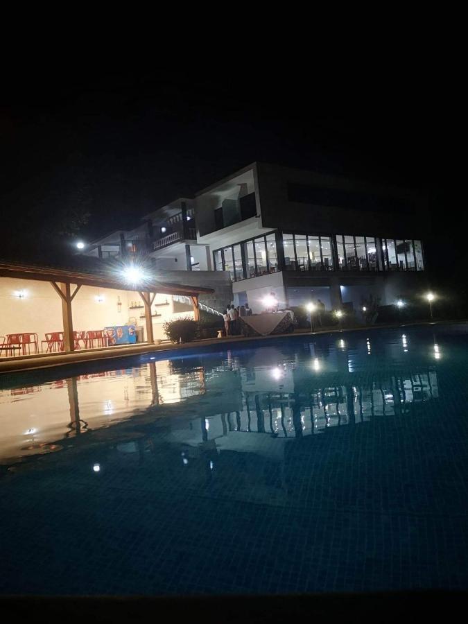 Restaurante Residencial Pizzaria S. Estevao Агиар да Бейра Екстериор снимка